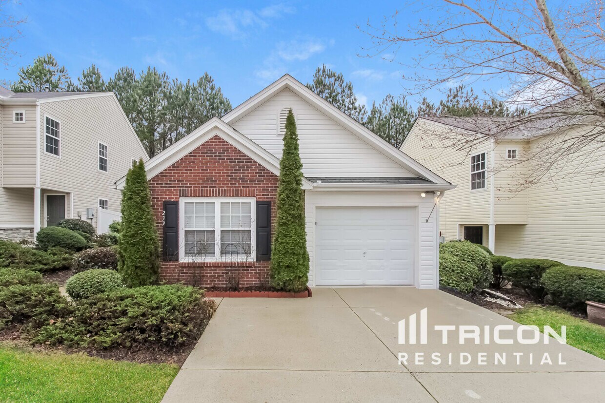 Foto principal - 239 Silver Ridge Dr
