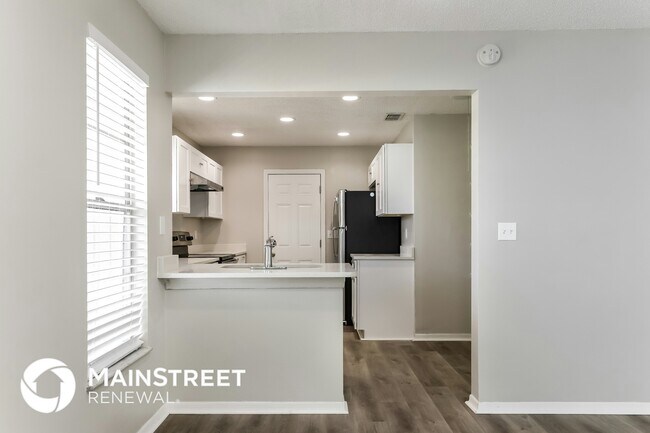 Building Photo - 2574 SW Monterrey Ln