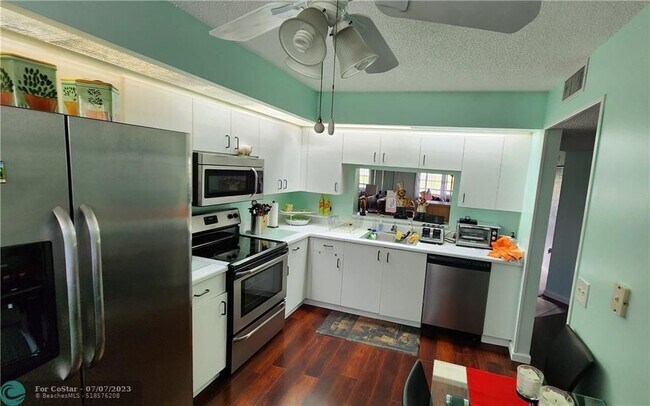 Building Photo - 13255 SW 16th Ct