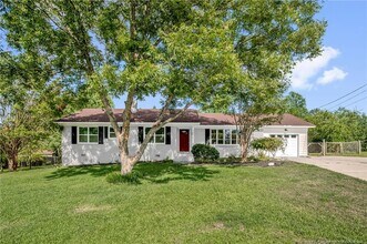Building Photo - 604 Roundtree Dr