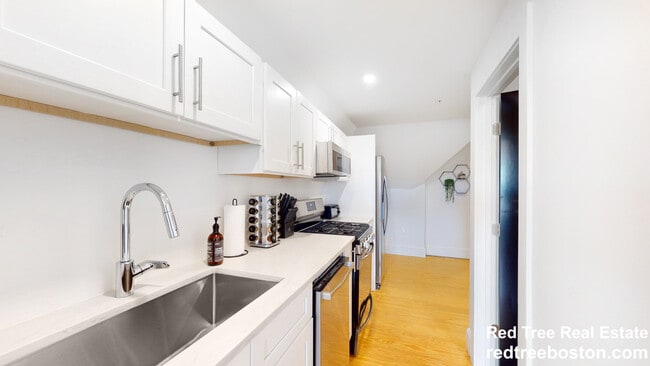 Photo - 659 South St Apartment