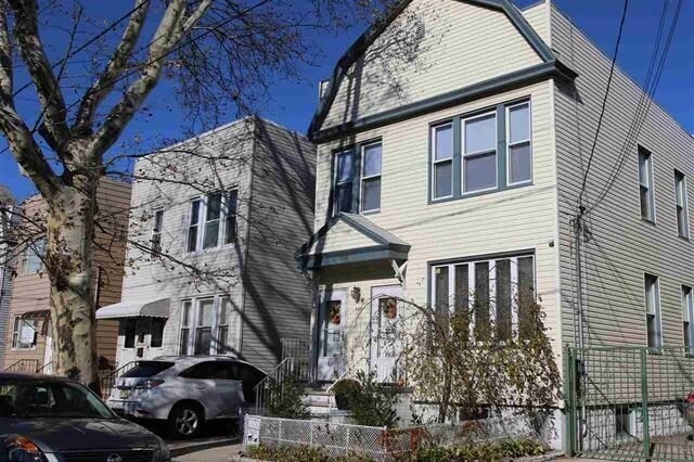 Primary Photo - 376 Van Nostrand Ave