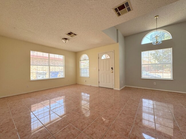 Building Photo - East El Paso 3bed/2bath!