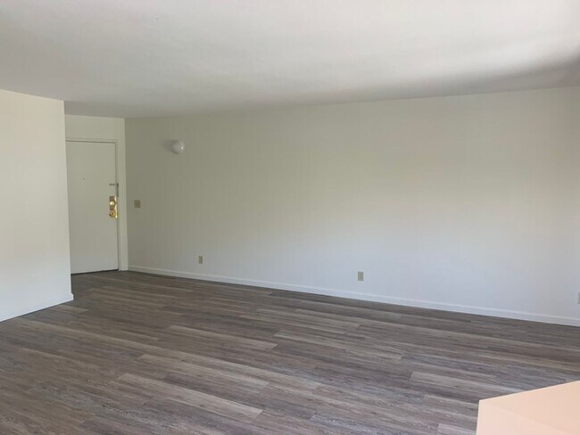 Foto del edificio - Centrally Located Studio Spacious Studio