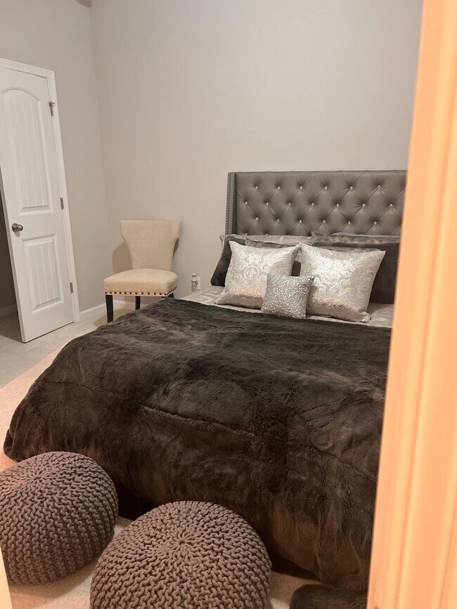 Building Photo - Spacious 4BR Townhome in Woodstock
