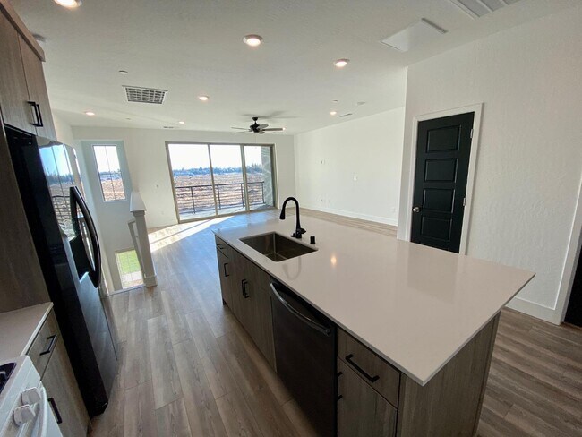 Building Photo - 414 W Mahogany Ln