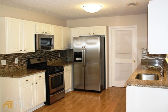 Foto del edificio - 55 Lauren Overlook