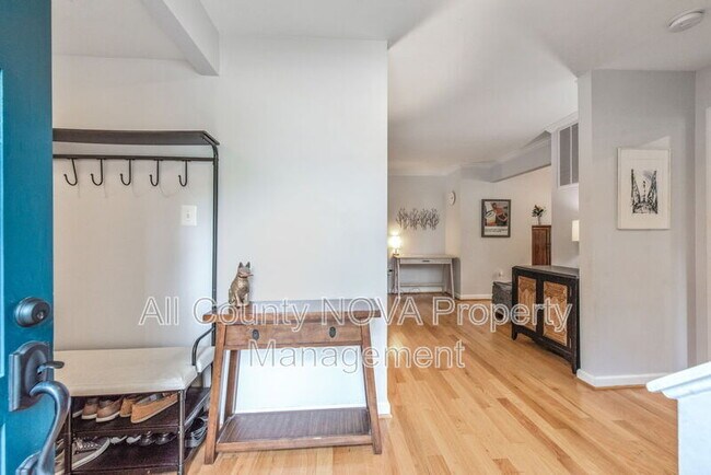 Building Photo - 10343 Bushman Dr