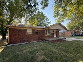 Building Photo - 445 S Kokomo Ave