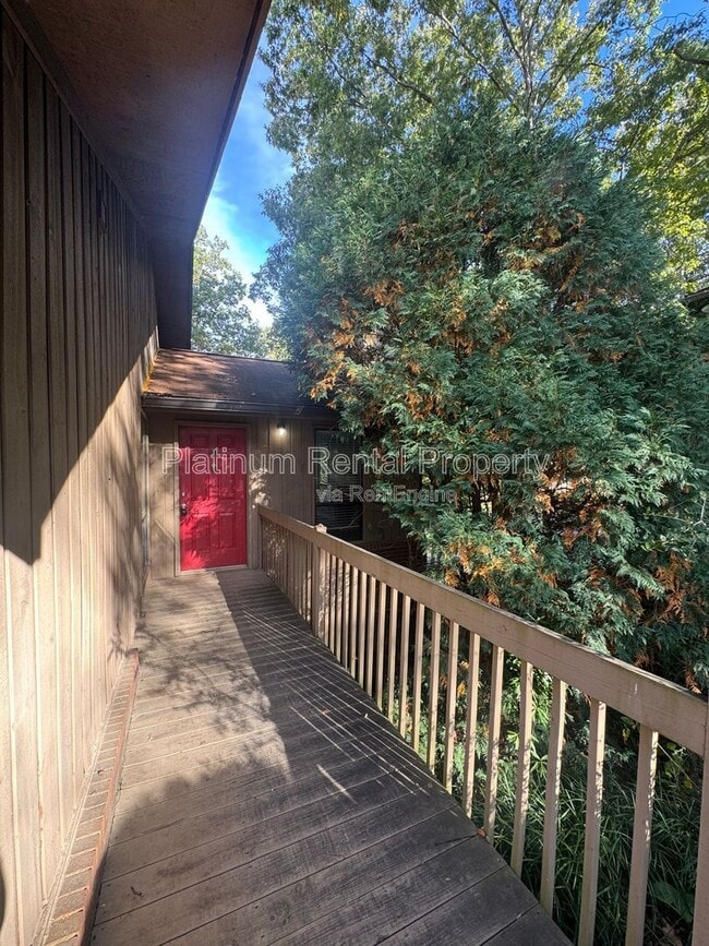 Foto del edificio - 1804 Pine Tree Dr