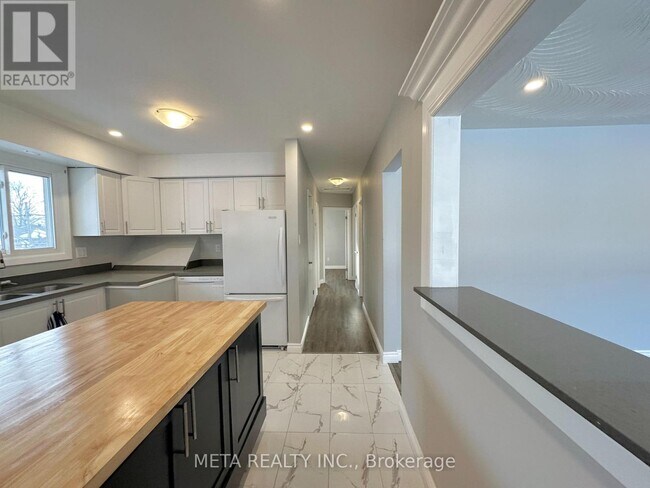 Photo du bâtiment - 1398 Lakefield St