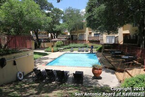 Foto del edificio - 8642 Fredericksburg Rd