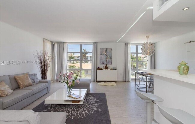 Foto del edificio - 9800 W Bay Harbor Dr