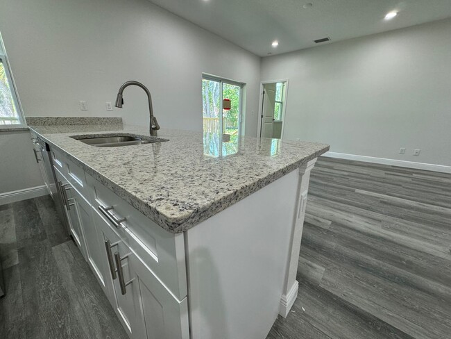 Foto del edificio - Schedule a Tour today! New 3 bed /2 bath 1...