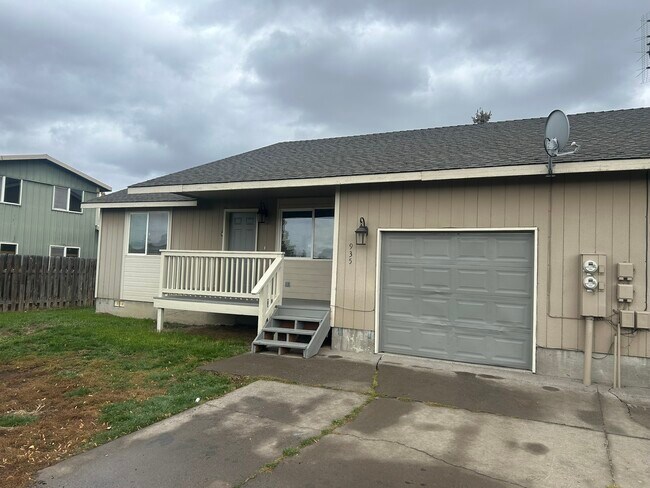 Foto del edificio - 935 NW Cains Rd