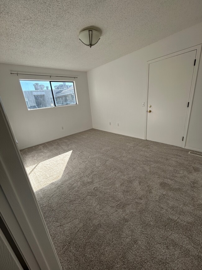 Building Photo - 1845 Kendall St