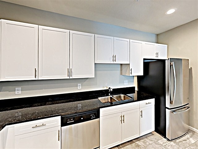Building Photo - 20709 W Maiden Ln