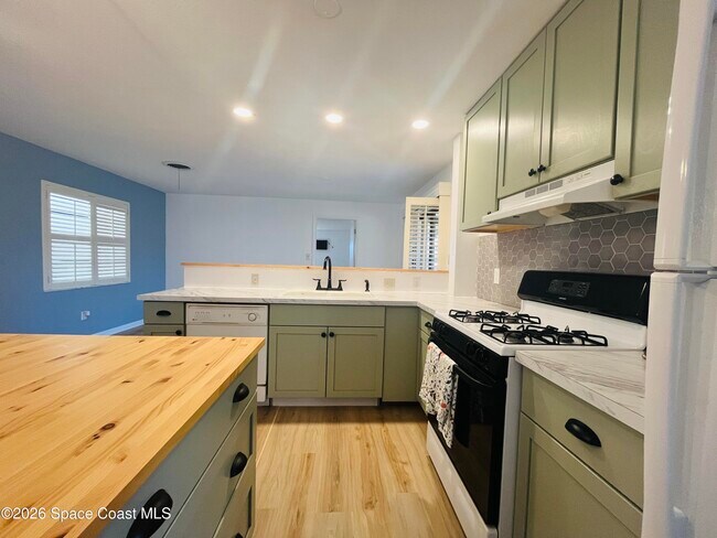 Building Photo - 285 E Lauren Ct