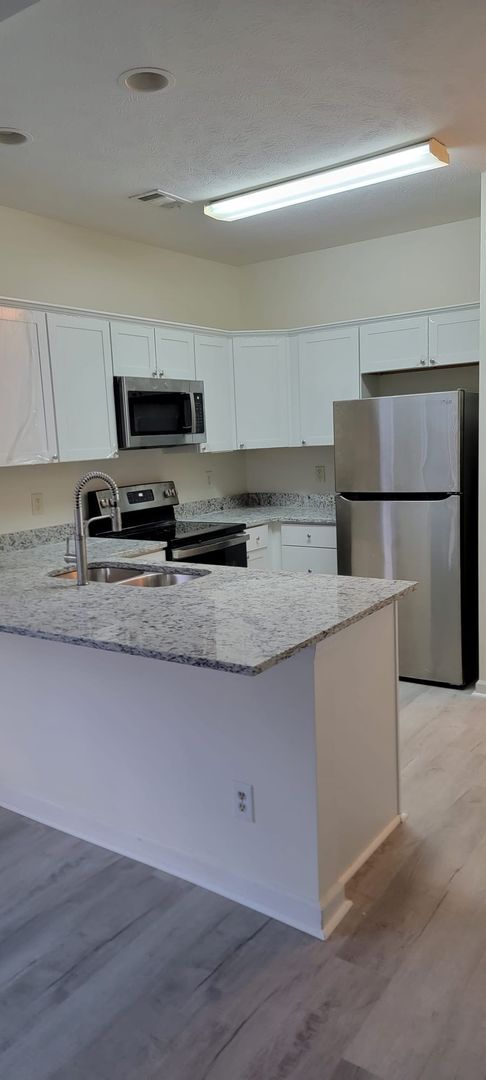 Foto del edificio - 498 River Oaks Dr