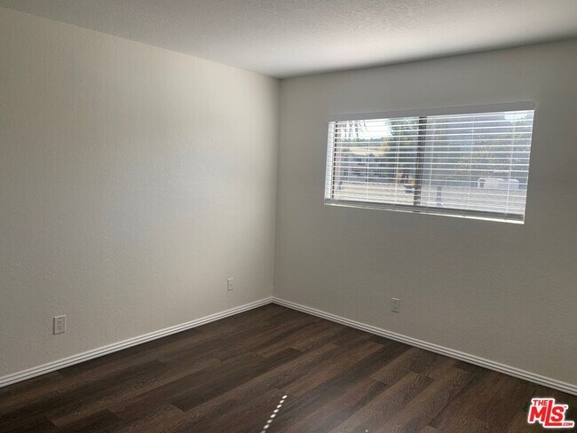 Foto del edificio - 4353 Coldwater Canyon Ave