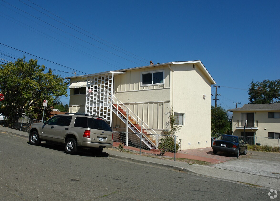 Building Photo - 101-107 Boysen St