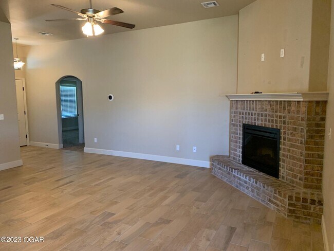 Building Photo - 1801 Betenbough Wy