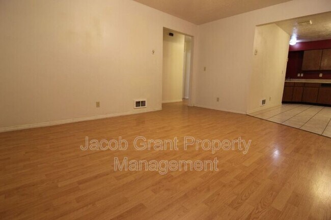 Building Photo - 2110 Meppen Dr