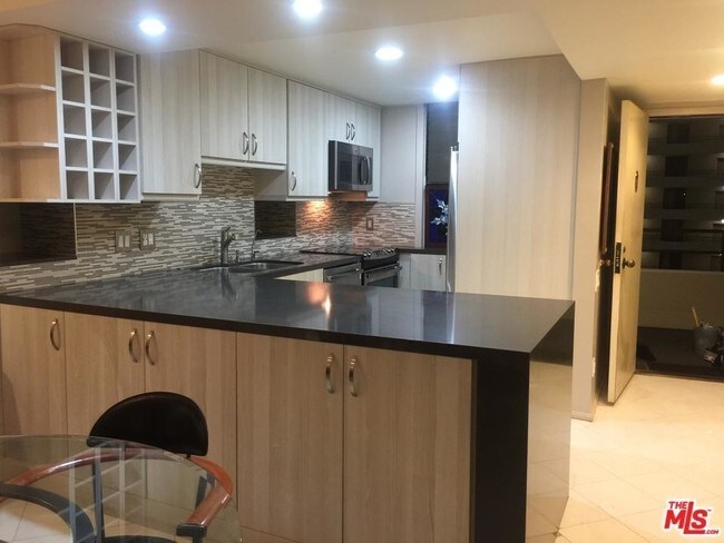 Building Photo - 4314 Marina City Dr
