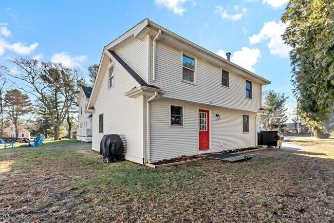 Foto del edificio - 443 Old Fall River Rd