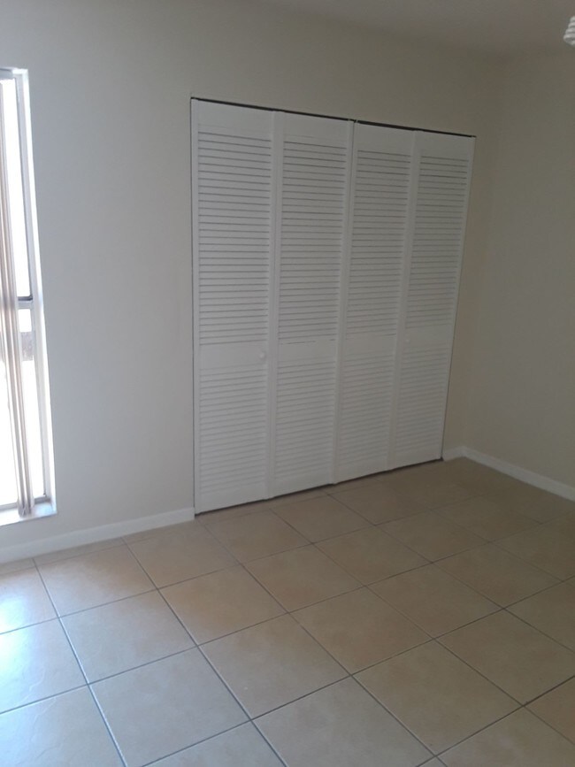 Foto del edificio - 10730 NW 7th St