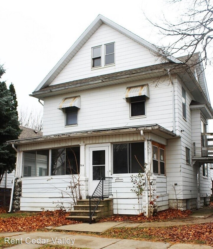 5 br, 2 bath House 914 W 6th St House Rental in Waterloo, IA