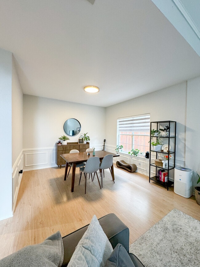 Building Photo - 2223 Meadowstone Dr