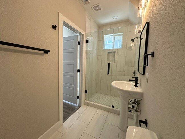 Foto del edificio - LUXURY 3-BEDROOM ALAMO HEIGHTS TOWNHOME