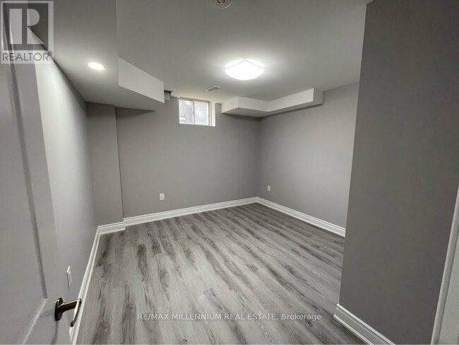 Building Photo - 13 Haydrop Rd