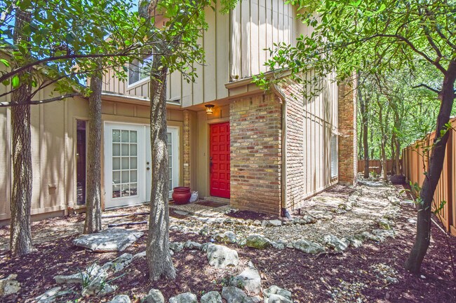 Foto del edificio - 3 Bedroom Townhouse - Northwest Hills