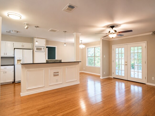 Foto del edificio - Great Home in South Austin - 78745 that backs to greenbelt