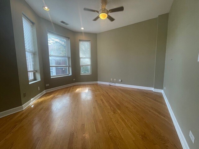 Foto del edificio - 2330 N Greenview Ave