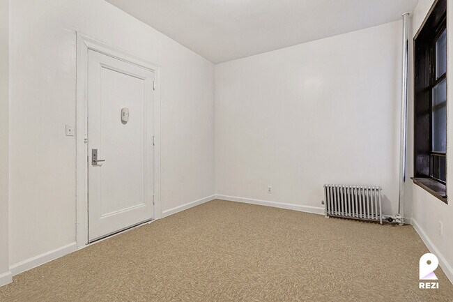 Building Photo - 720 W 172nd St