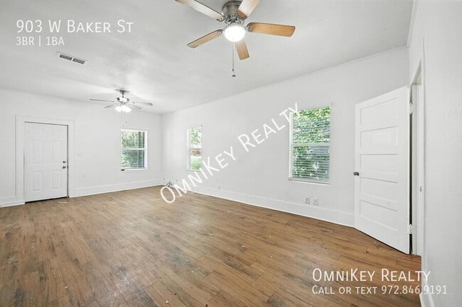 Building Photo - 903 W Baker St