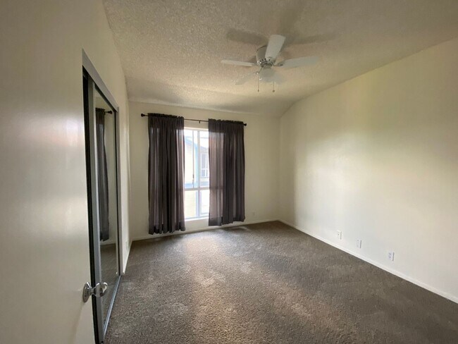 Foto del edificio - Welcome Home to Sunrise.
