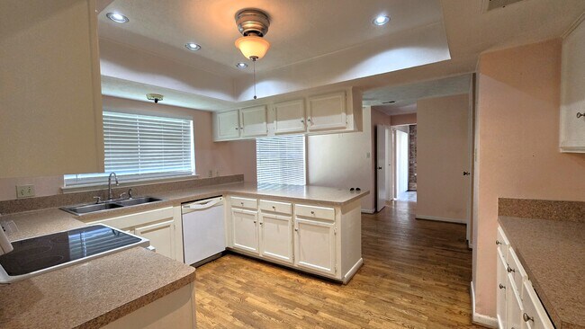 Foto del edificio - 3334 Birch Creek Dr