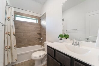 Building Photo - 15207 Lakewood Ave