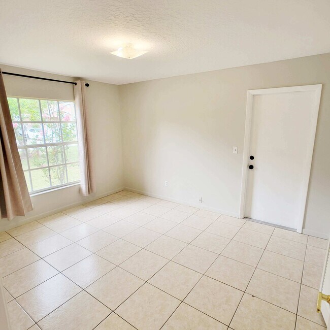 Foto del edificio - 8411 N Greenwood Ave