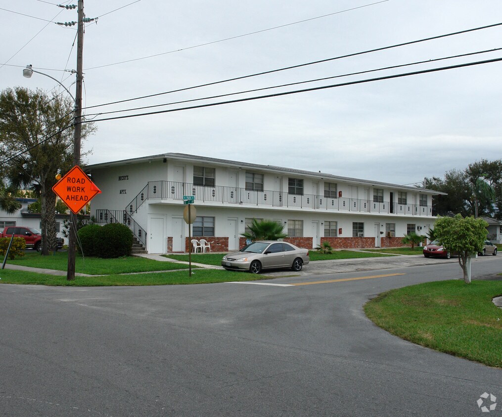 Foto del edificio - Becky's Apartments