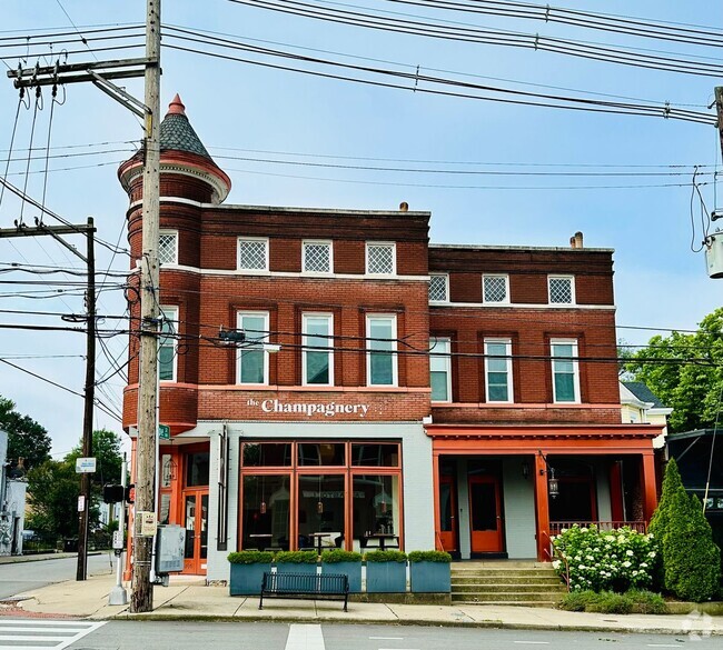 Building Photo - 1764 Frankfort Ave