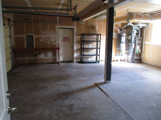 Building Photo - Becker-330/332