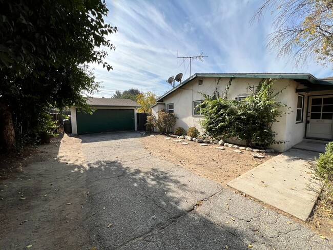 Building Photo - Remodeled 3 bedroom home in Glendora!