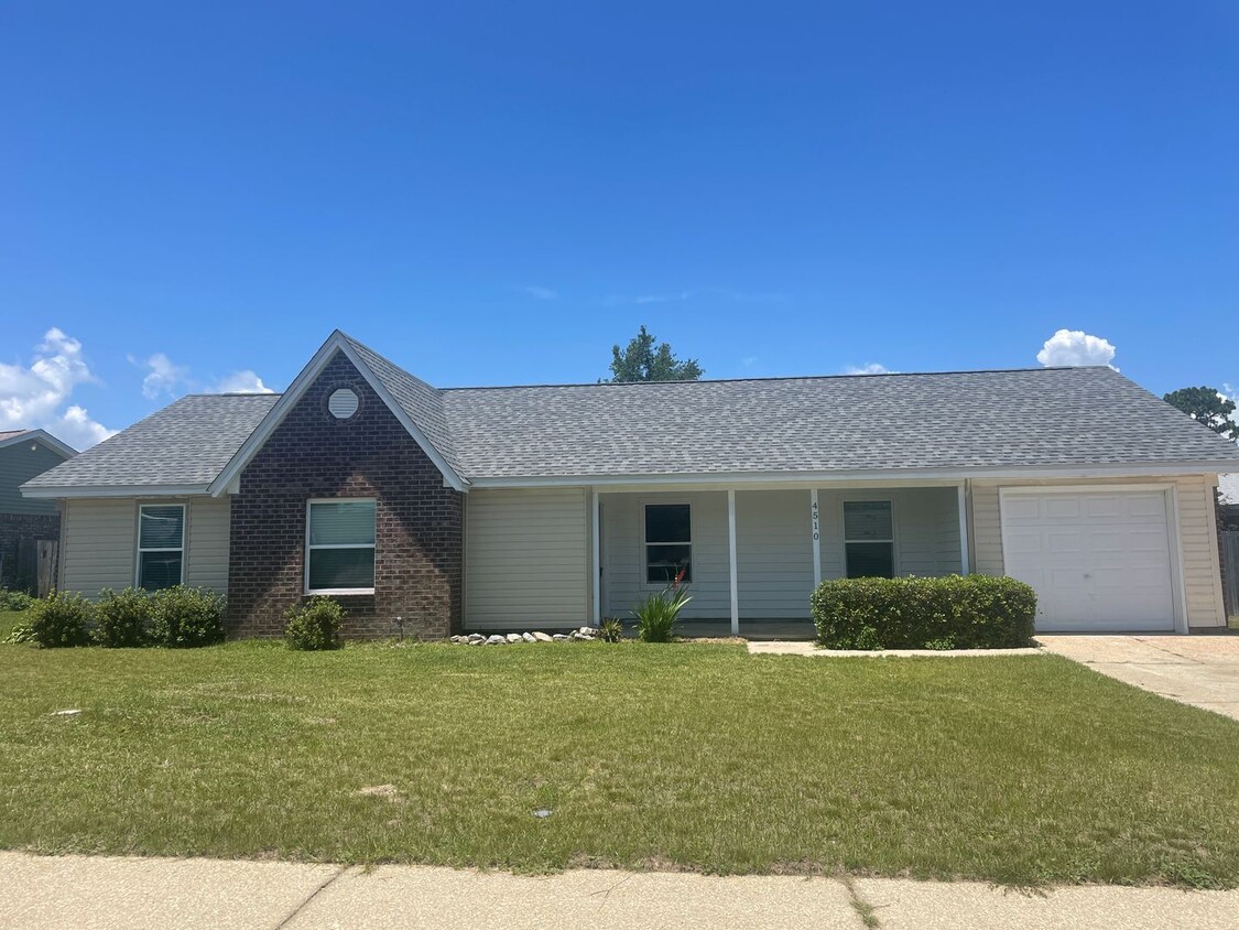 Primary Photo - Spacious 3 Bedroom