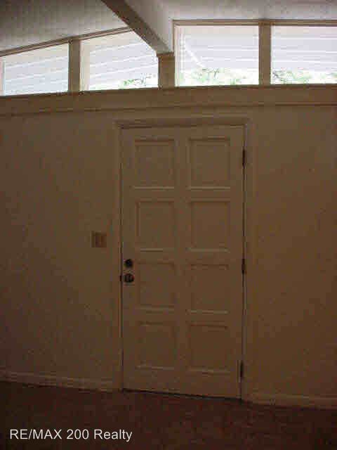 Building Photo - 1651 N Park Ave