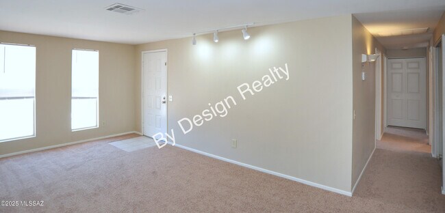 Foto del edificio - 7230 N Ulene Pl